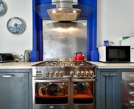 Quirky 4 Bedroom Apartment With Terrace Cardiff Luaran gambar