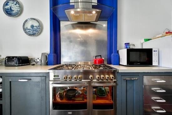Quirky 4 Bedroom Apartment With Terrace Cardiff Luaran gambar