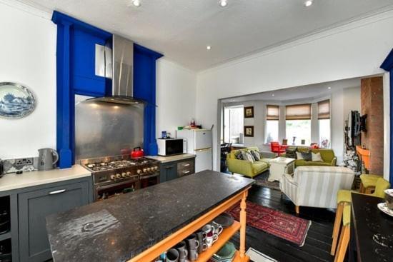 Quirky 4 Bedroom Apartment With Terrace Cardiff Luaran gambar