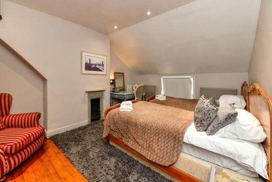 Quirky 4 Bedroom Apartment With Terrace Cardiff Luaran gambar