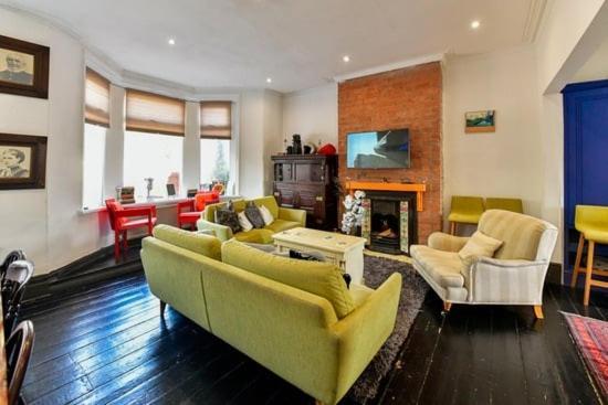 Quirky 4 Bedroom Apartment With Terrace Cardiff Luaran gambar