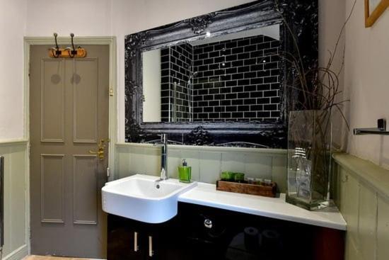 Quirky 4 Bedroom Apartment With Terrace Cardiff Luaran gambar
