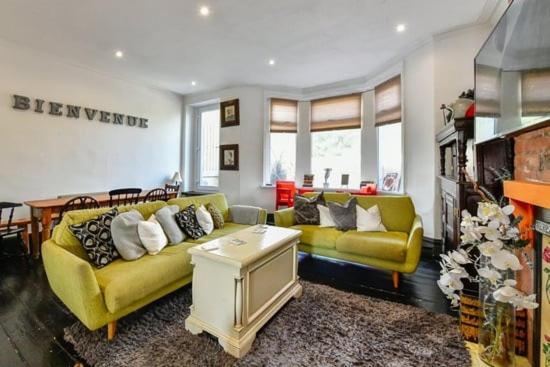 Quirky 4 Bedroom Apartment With Terrace Cardiff Luaran gambar