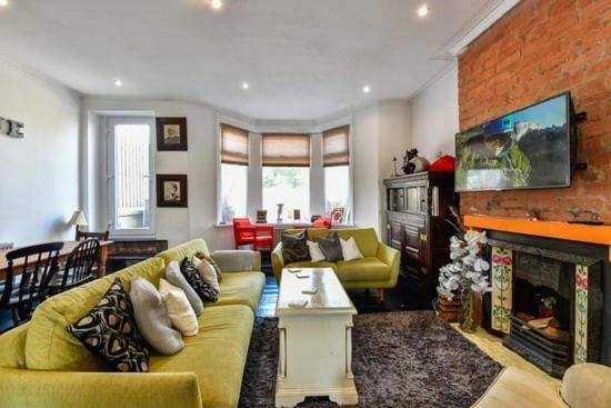 Quirky 4 Bedroom Apartment With Terrace Cardiff Luaran gambar